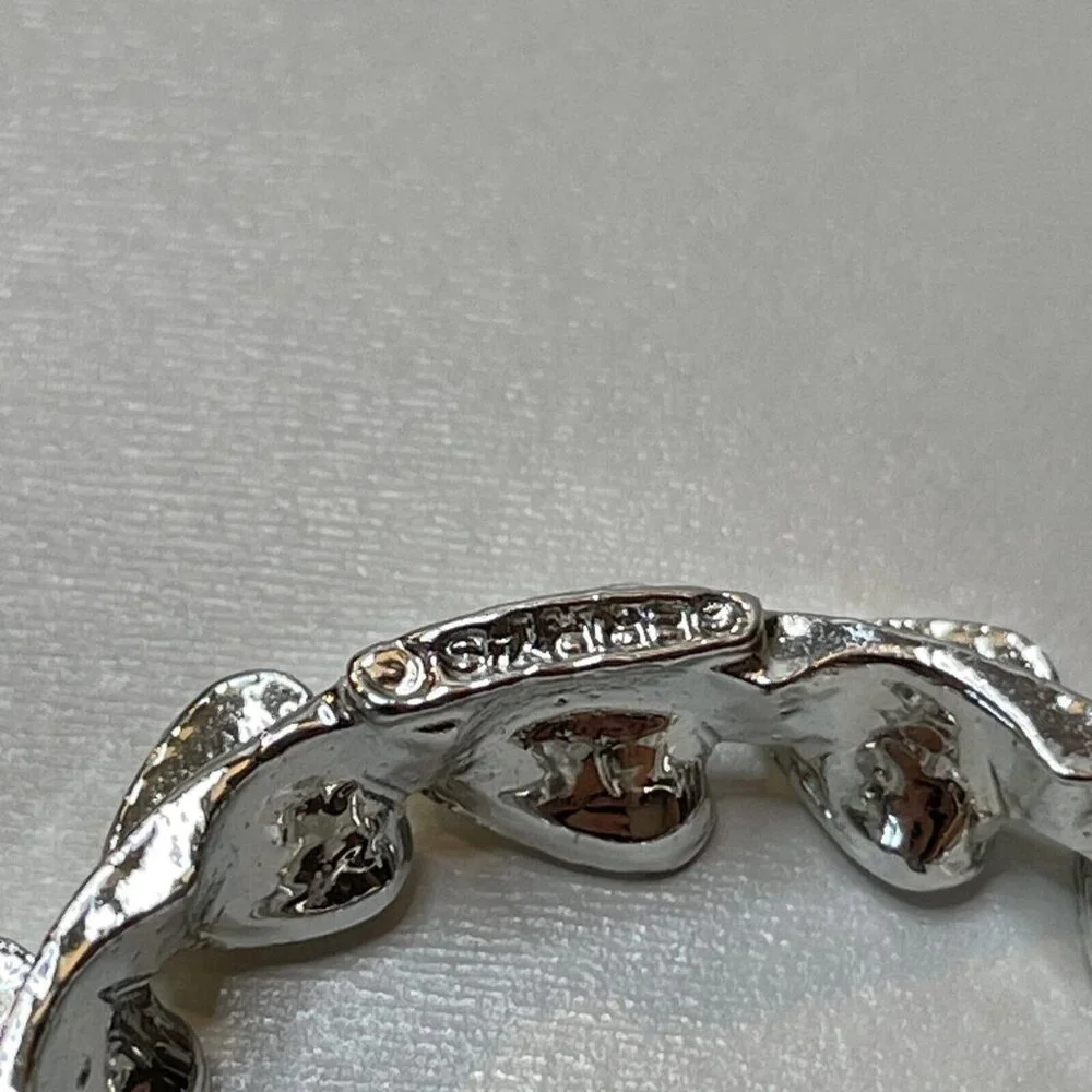 Signed Gerry's Oval Silver Tone Metal Heart Wreath Brooch Pin Vintage AL5.4‎